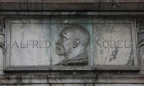 Quy trình phía sau những cái tên đoạt giải Nobel