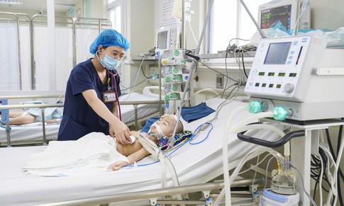 Tăng trẻ nhập viện vì cúm, đừng để một đợt bùng phát trở thành vòng xoáy bệnh
