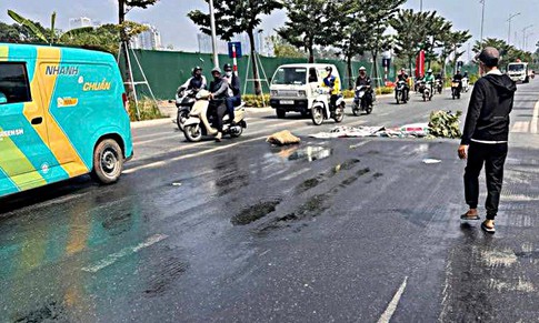 Danh tính tài xế xe cẩu để dầu tràn ra đường, nhiều người trượt ngã