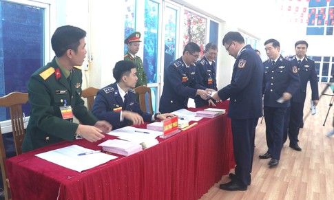 Những người được kiểm phiếu sau khi kết thúc bầu cử