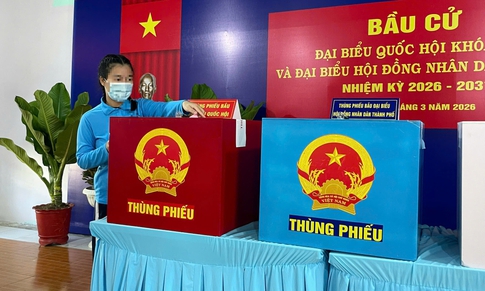 Các cử tri tại cơ sở cai nghiện tham gia bầu cử