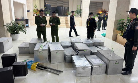 Bắt 'trùm hút cát' tại Quảng Ninh, thu giữ vũ khí quân dụng và chất ma túy.