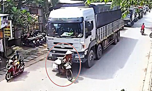 Cục CSGT cảnh bảo sai lầm phổ biến khi đi cạnh xe container khiến nhiều người gặp nạn