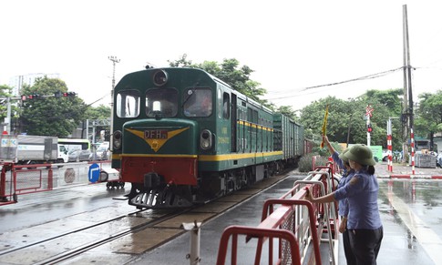 Hà Nội: Hơn 300 trường hợp vi phạm an toàn giao thông đường sắt bị xử lý sau nửa tháng