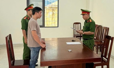 Khởi tố nam thanh niên mua bán gần 4.000 đôi giày, dép giả mạo nhãn hiệu nổi tiếng
