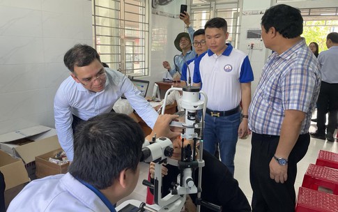 Thầy thuốc mọi miền hội tụ kh&#225;m chữa bệnh, tặng qu&#224; cho 700 người d&#226;n Quảng Ng&#227;i