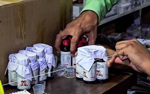 Ấn Độ thu hồi thêm siro ho sau khi có nhiều trẻ em tử vong
