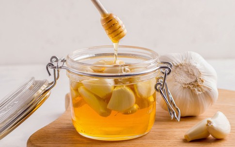 Tỏi ngâm mật ong có công dụng gì?