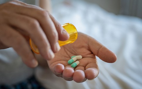 Bảo hiểm y tế gi&#250;p người nhiễm HIV y&#234;n t&#226;m điều trị v&#224; sống khỏe mạnh