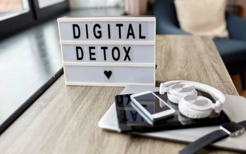 Cách giải toả cảm xúc khi liên tục tiếp nhận thông tin xấu