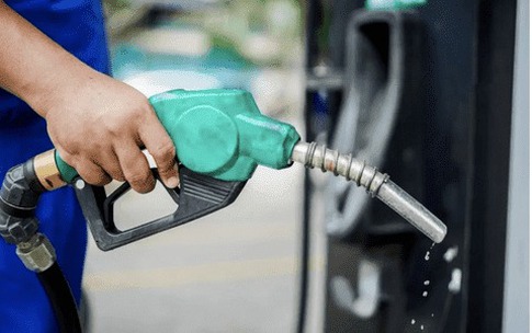 Gi&#225; xăng c&#243; thể tiếp tục tăng trong ng&#224;y mai 20/11