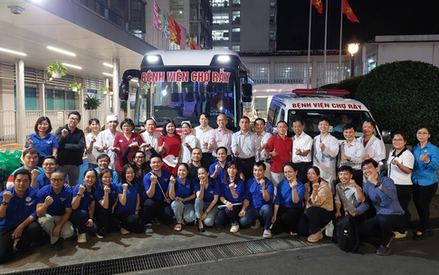 &#39;Chuyến xe Sức khỏe - Thương về miền Trung&#39; l&#234;n đường hỗ trợ Kh&#225;nh H&#242;a sau mưa lũ