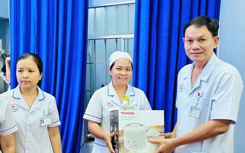 Những sẻ chia ấm &#225;p đến nh&#226;n vi&#234;n y tế bị thiệt hại do mưa lũ