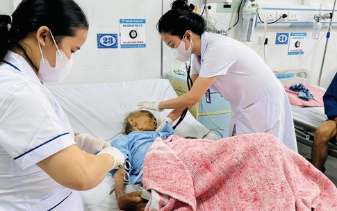 Bộ Y tế: Kh&#244;ng để gi&#225;n đoạn cấp cứu, điều trị cho người d&#226;n v&#249;ng ảnh hưởng b&#227;o số 15