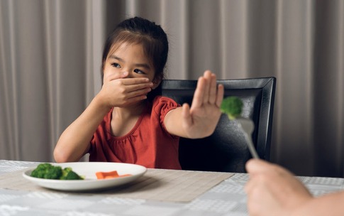 Trẻ &#237;t uống nước m&#249;a lạnh: đường ruột &#39;than kh&#225;t&#39;, miễn dịch suy giảm