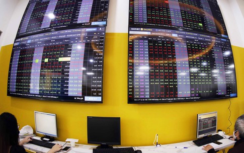 Chứng kho&#225;n &#39;xanh vỏ đỏ l&#242;ng&#39;, điểm tựa từ nh&#243;m bất động sản đầu ng&#224;nh