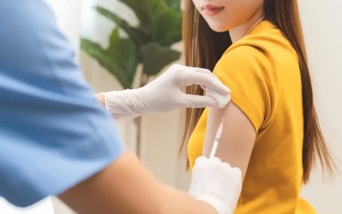 Phụ nữ từng quan hệ t&#236;nh dục vẫn n&#234;n ti&#234;m ph&#242;ng HPV