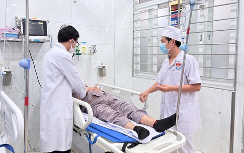 15 người ở Quảng Ng&#227;i nhập viện cấp cứu nghi do ngộ độc sau khi ăn b&#225;nh m&#236;