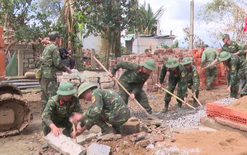 &#39;Chiến dịch Quang Trung&#39; (Kỳ 2): Dọn lũ, dựng nh&#224;, x&#226;y hạnh ph&#250;c