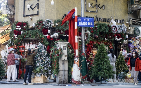Phố H&#224;ng M&#227; gọn g&#224;ng, th&#244;ng tho&#225;ng dịp Noel