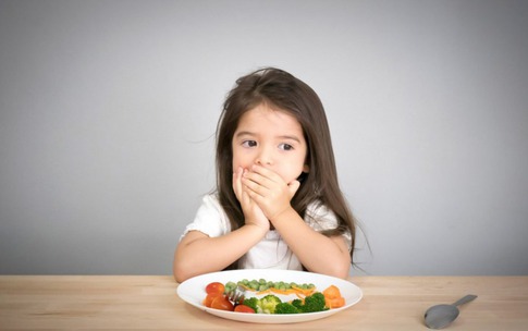 Li&#234;n tiếp trẻ nhập viện v&#236; h&#243;c dị vật: hướng dẫn cha mẹ c&#225;ch xử tr&#237; đ&#250;ng