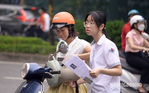 Hôm nay, học sinh nộp phiếu đăng ký dự tuyển vào lớp 10 tại Hà Nội