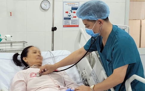 Khó thở, đau ngực, ngất cảnh giác với hẹp van động mạch chủ
