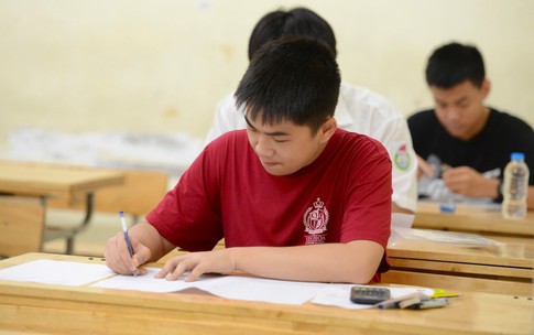 Áp lực lựa chọn môn học lớp 10: Học sinh bối rối, chuyên gia 'chỉ lối'