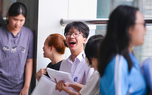 Hơn 500 điểm 10 môn Toán: Kỳ thi tốt nghiệp THPT 2025 có gì bất ngờ và điểm chuẩn đại học sẽ ra sao?