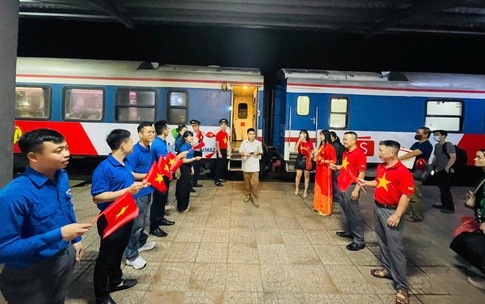 Tăng toa t&#224;u, chia lửa giao th&#244;ng khi s&#226;n bay Vinh tạm dừng hoạt động