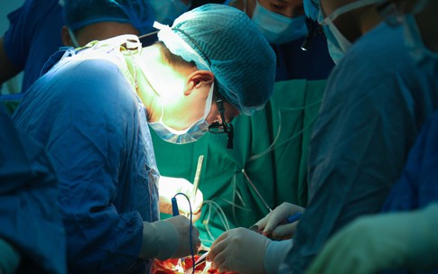 Th&#234;m kỳ t&#237;ch của ng&#224;nh y Việt Nam: Lần đầu ti&#234;n gh&#233;p th&#224;nh c&#244;ng đồng thời tim - phổi cho người bệnh suy đa tạng