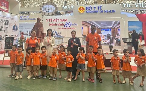 Hàng ngàn người dân thăm quan, trải nghiệm khám bệnh tại Triển lãm 'Y tế Việt Nam - Hành trình 80 năm vì sức khỏe Nhân dân'