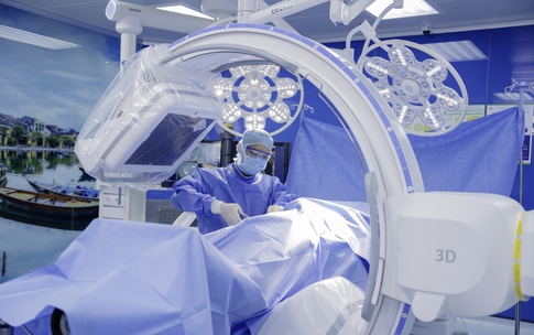 Bệnh viện Đa khoa Hồng Ngọc tiên phong ứng dụng công nghệ C-arm 3D thế hệ mới trong phẫu thuật chấn thương chỉnh hình