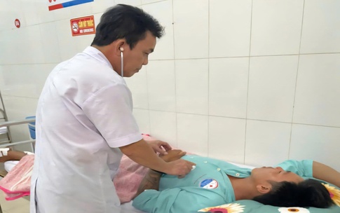 Bộ Y tế y&#234;u cầu chuẩn bị nh&#226;n lực, phương tiện vận chuyển, đảm bảo kh&#244;ng gi&#225;n đoạn kh&#225;m chữa bệnh trong b&#227;o số 10