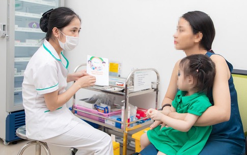 Vì sao trẻ em và người lớn cần uống vaccine tả?