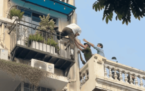 Cháy nhà 4 tầng trên phố Tràng Tiền, nhiều người dân và du khách được sơ tán