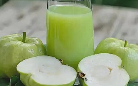8 tác dụng khi uống nước ép ổi mỗi sáng vào mùa hè