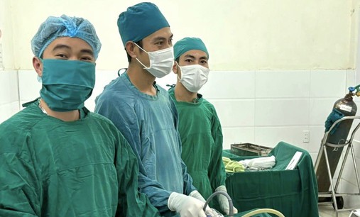 Thủng ruột do lạm dụng thuốc chữa đau khớp mua qua mạng