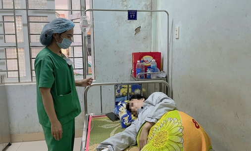 Diễn biến sức khỏe 17 c&#244;ng nh&#226;n nhập viện sau bữa ăn trưa ở Huế