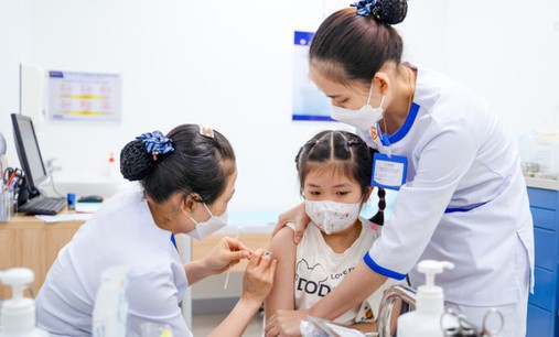 Mỗi năm hơn 2.500 phụ nữ Việt tử vong v&#236; ung thư cổ tử cung