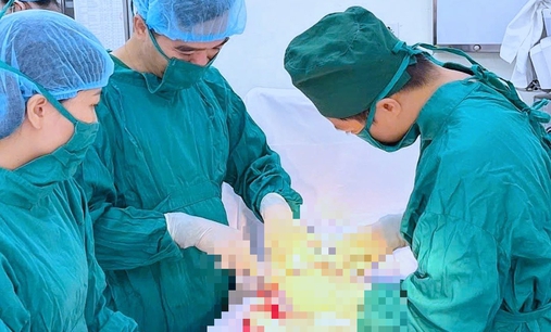 Ca mổ trong đêm khuya cứu sống sản phụ chửa ngoài tử cung vỡ, trụy mạch