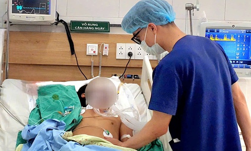 Hái nấm rừng về ăn, 2 vợ chồng hôn mê