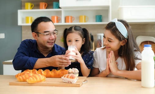 Muốn con cao lớn, mẹ đừng quên sữa tươi mỗi ngày