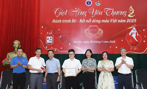 Tuổi trẻ Bộ Y tế hiến máu tình nguyện 'Giọt hồng yêu thương'