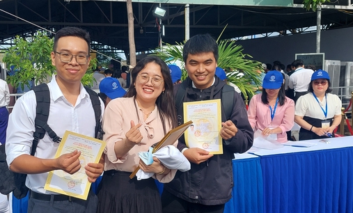 Bác sĩ mới ra trường phải công tác tại trạm y tế ít nhất 12 tháng