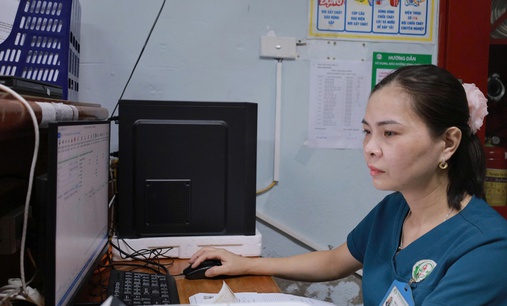 Clip nữ điều dưỡng BVHN Đa khoa Nghệ An cứu sống du khách bị ngừng tim giữa phố