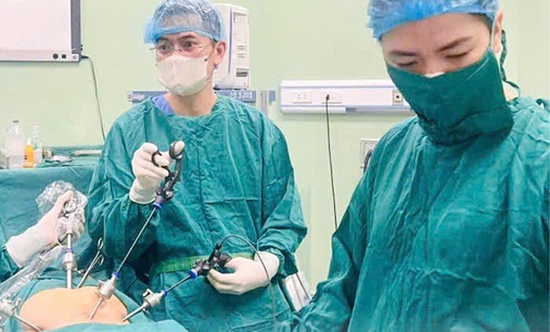 Phẫu thuật nội soi cứu ca chửa trong sừng tử cung phụ hiếm gặp tại Nghệ An