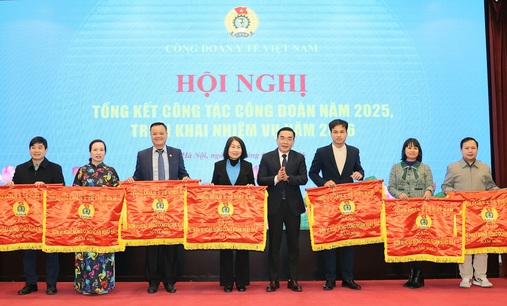 Công đoàn chủ động tham gia xây dựng, giám sát thực hiện chính sách tiền lương, phụ cấp... cho cán bộ y tế