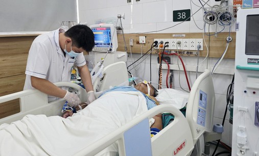 BV Bạch Mai hội chẩn toàn viện cứu 7 nạn nhân ngộ độc khí clo