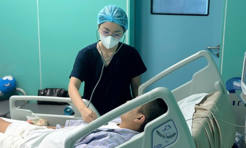 Nam thanh niên suýt tử vong vì sốc sốt xuất huyết biến chứng ARDS